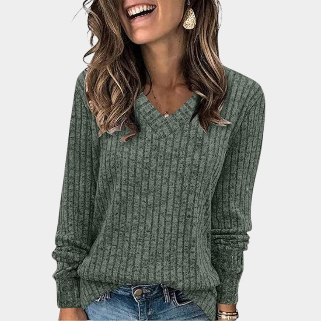 TIVORA – KLASSISK RIBSTRIKKET BLUSE MED V-HALS