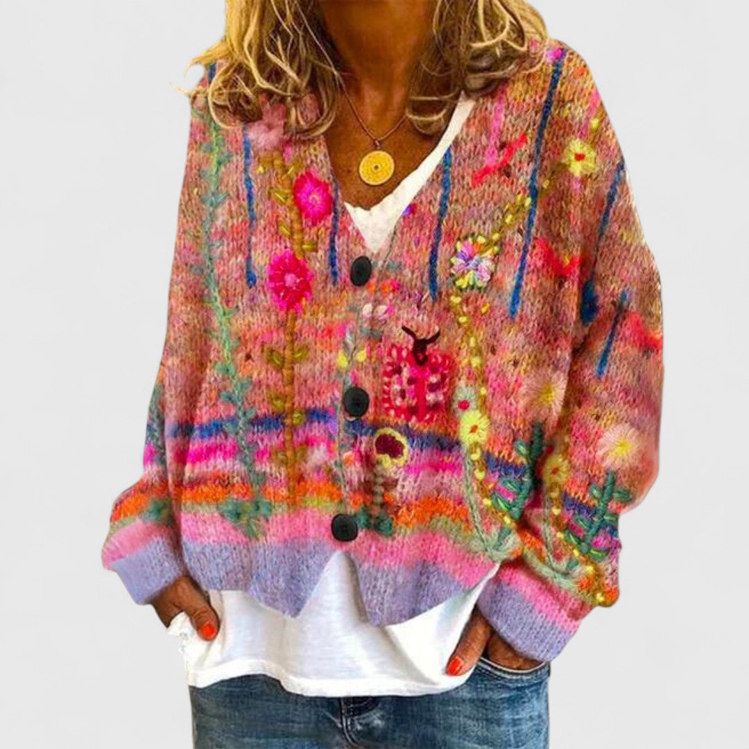 MARELIA – HÅNDSTRIKKET CARDIGAN MED KUNSTNERISK UDTRYK