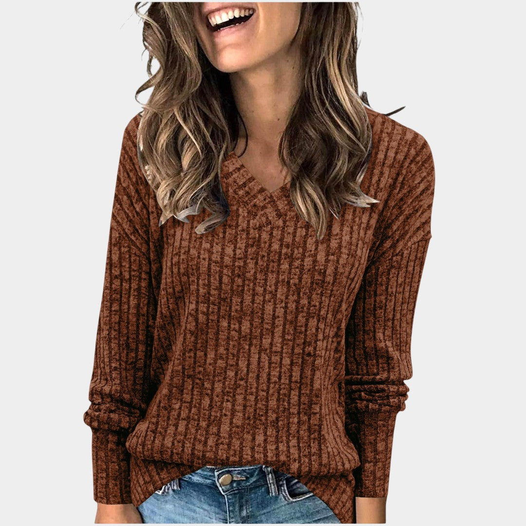TIVORA – KLASSISK RIBSTRIKKET BLUSE MED V-HALS