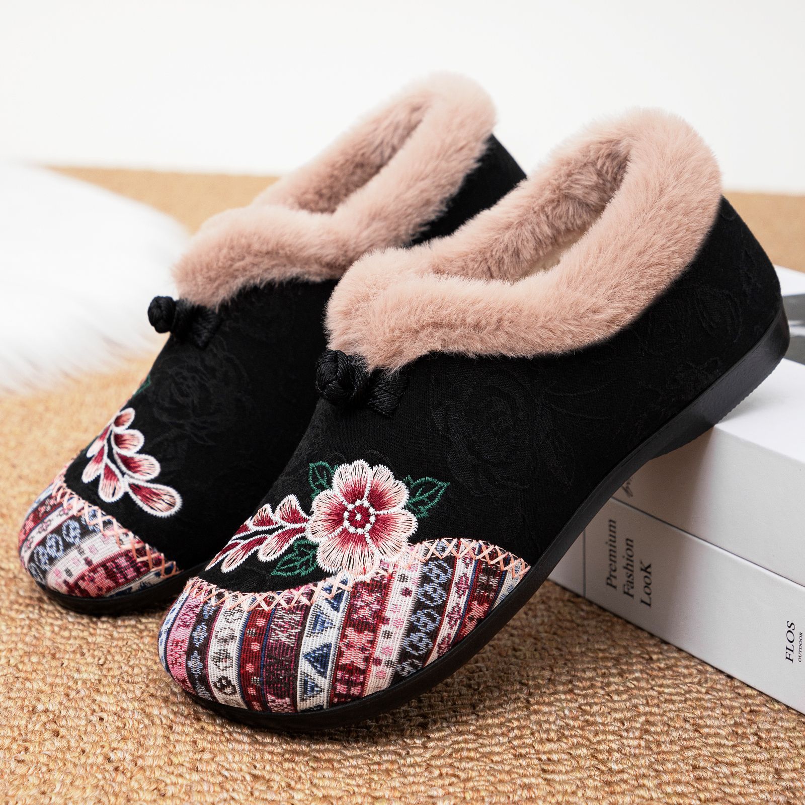 SOLVINA – Embroidered Warm House Shoes