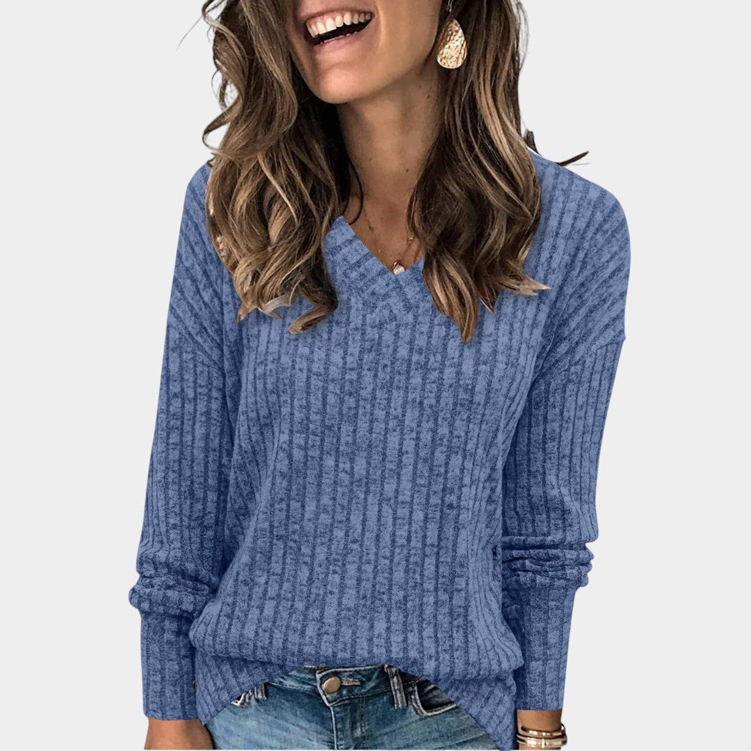 TIVORA – KLASSISK RIBSTRIKKET BLUSE MED V-HALS