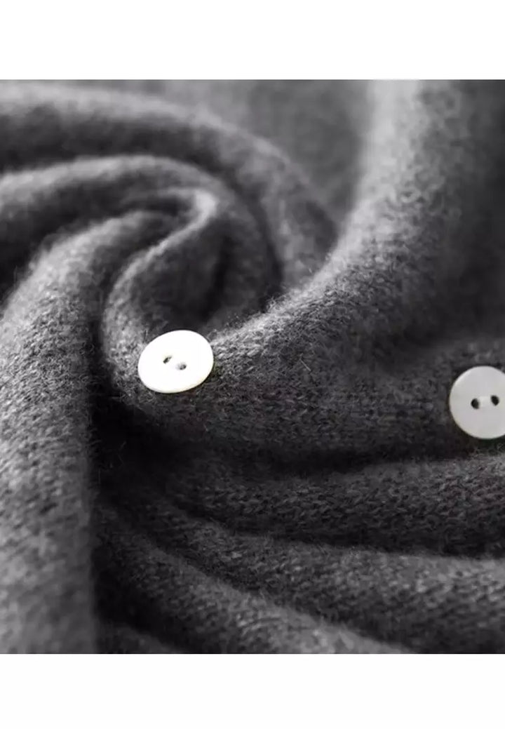 ELVARA - BLØD CARDIGAN MED ELEGANT KNAPLUKNING
