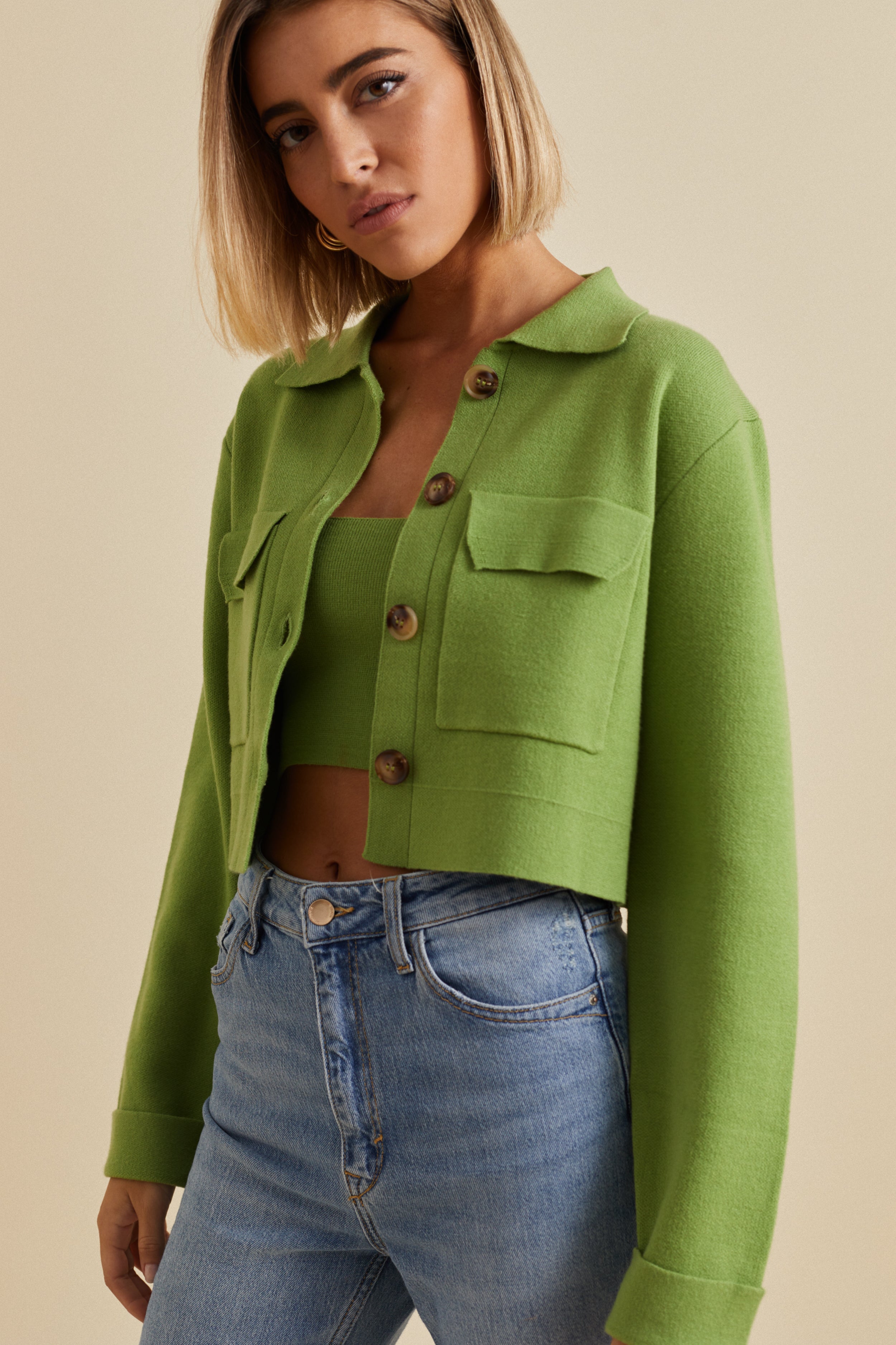 ARILYA – CROPPET CARDIGAN I STRIK