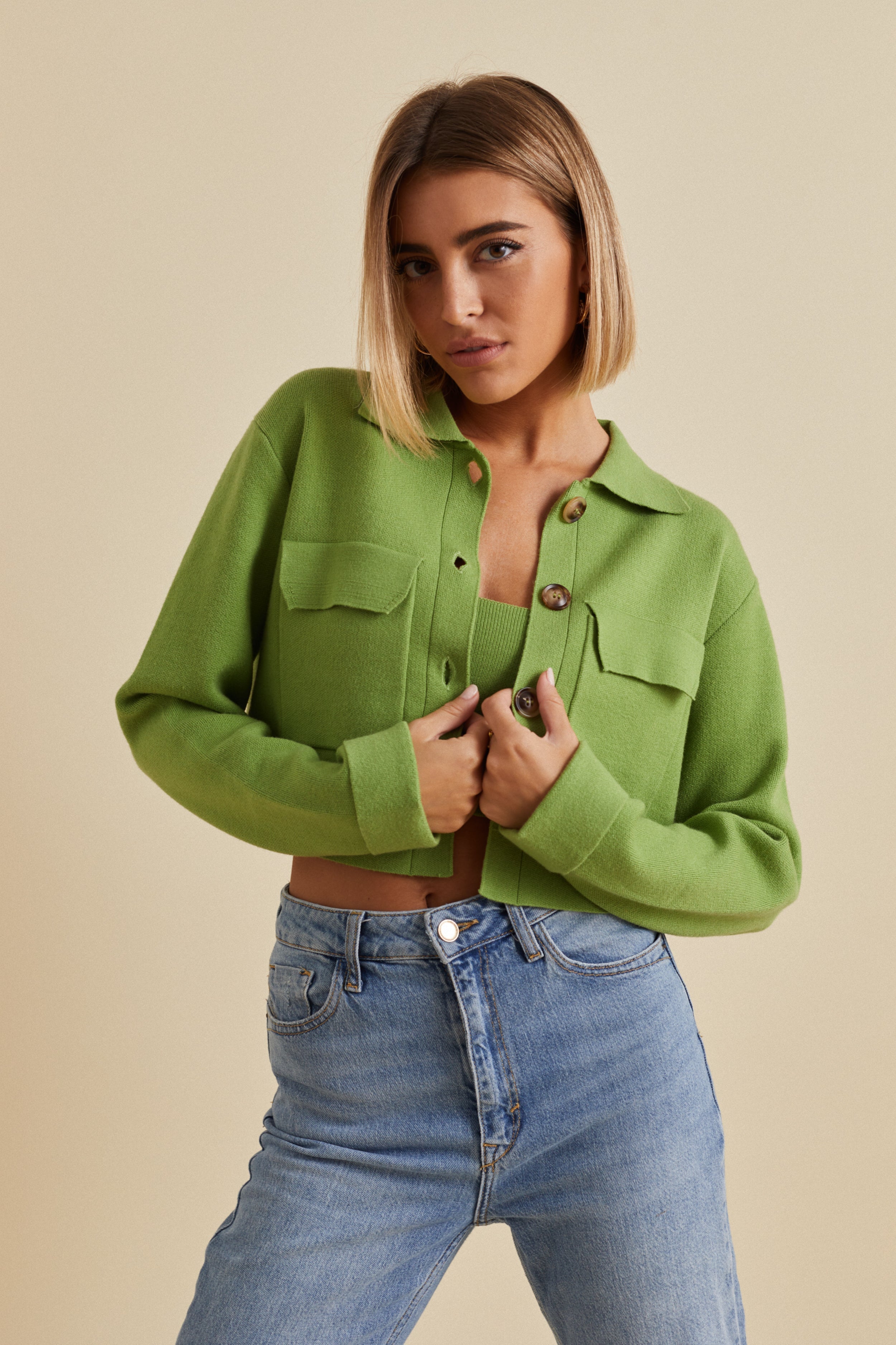 ARILYA – CROPPET CARDIGAN I STRIK