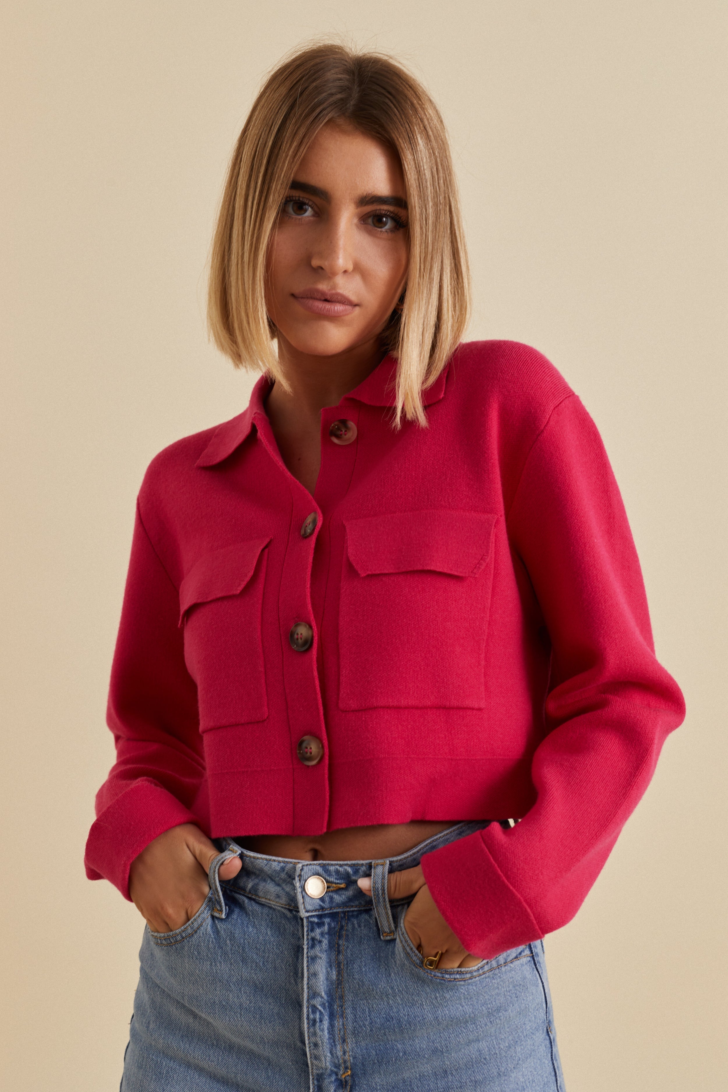 ARILYA – CROPPET CARDIGAN I STRIK