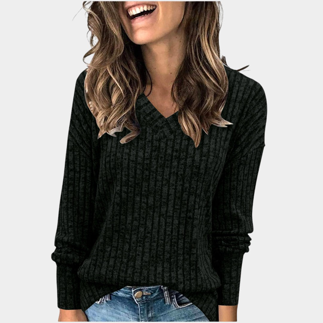 TIVORA – KLASSISK RIBSTRIKKET BLUSE MED V-HALS