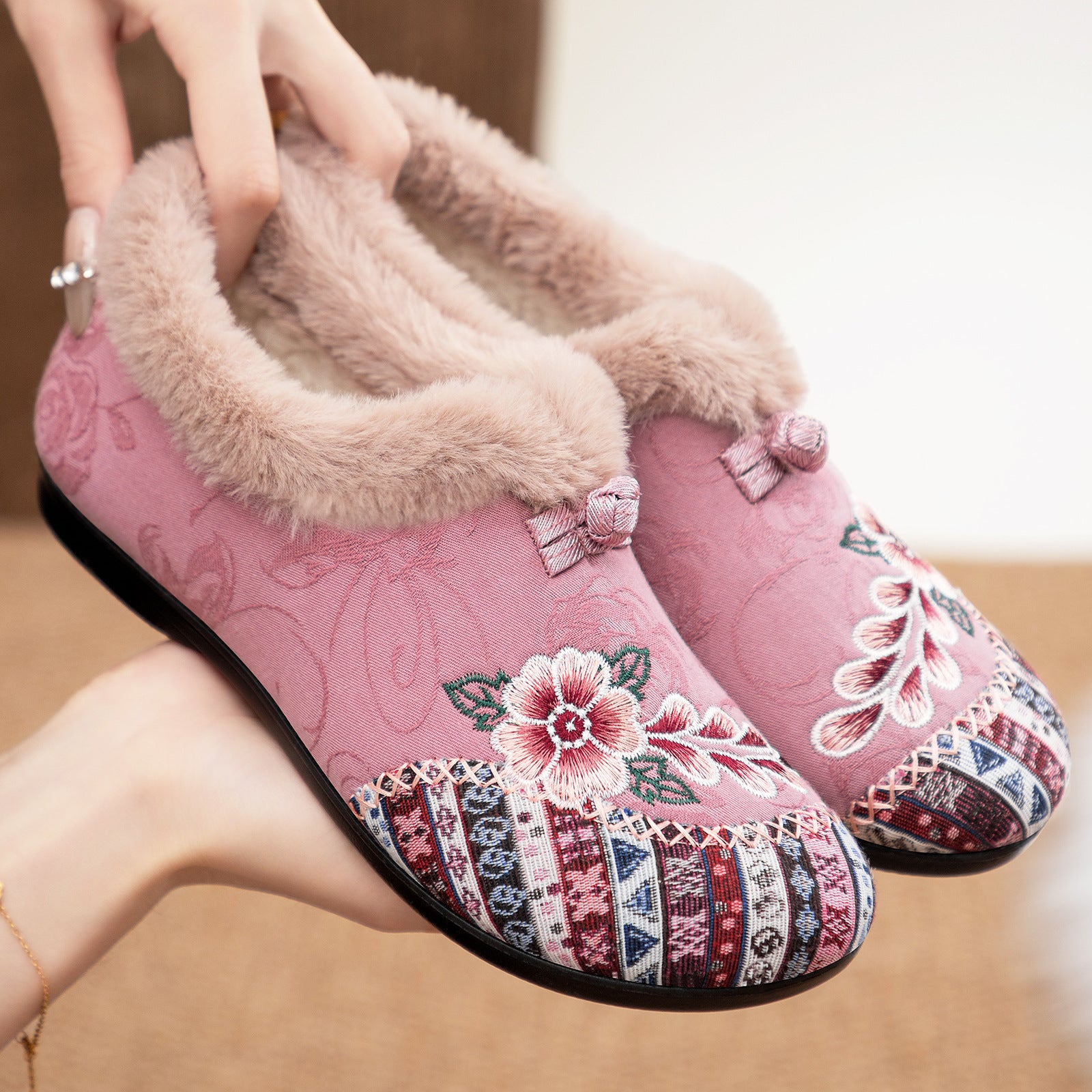 SOLVINA – Embroidered Warm House Shoes