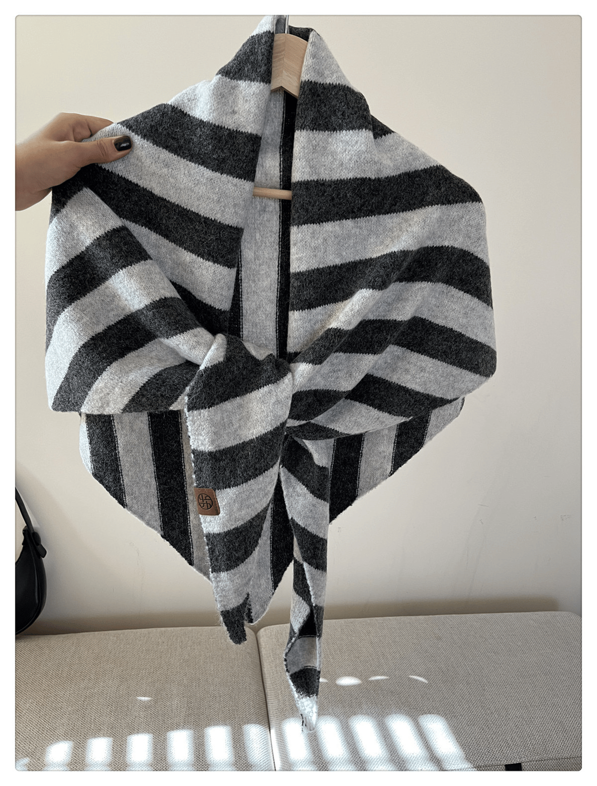VALMORA – Classic Four-Season Shawl