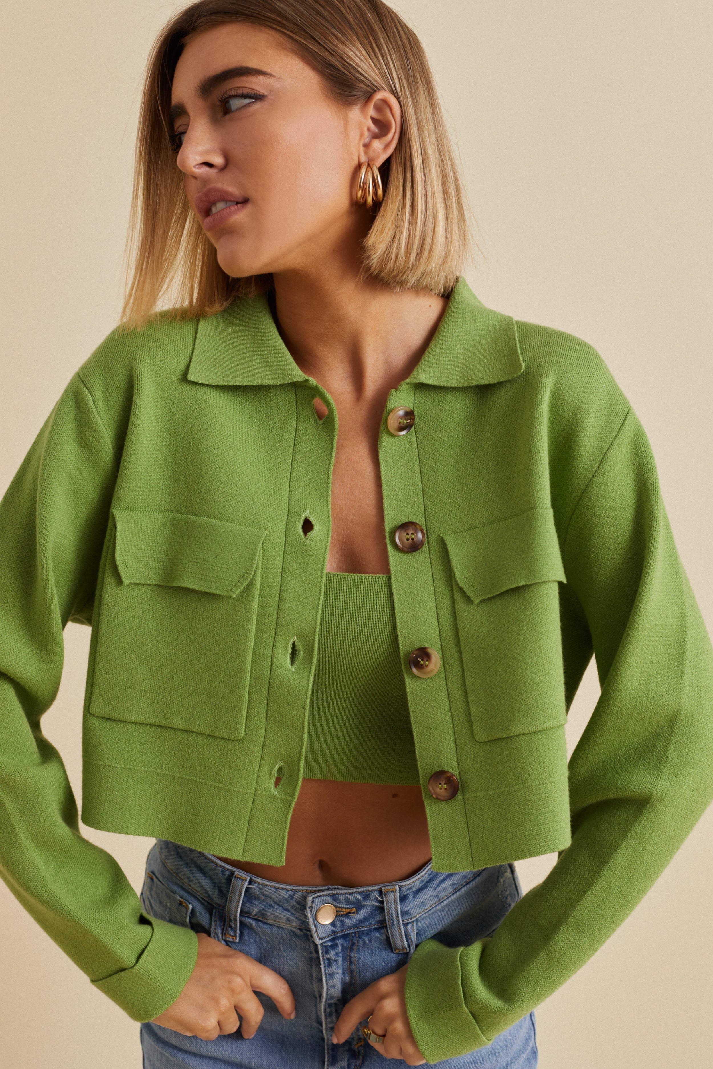 ARILYA – CROPPET CARDIGAN I STRIK